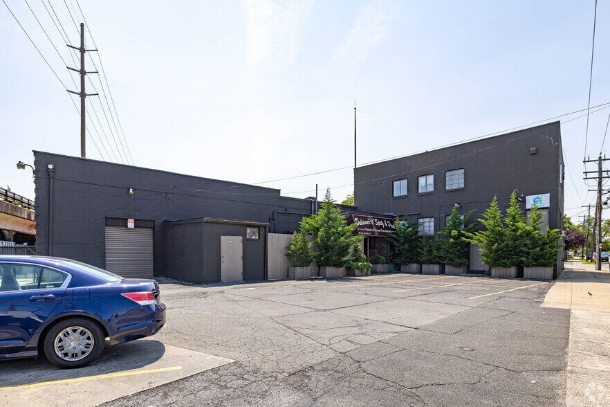 More Photos Of 100 E Mineola Ave, Valley Stream Manufacturing For Lease