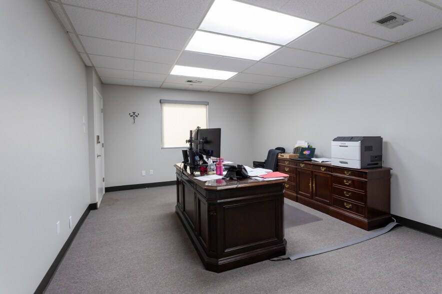 More Photos Of 2024 Arkansas Valley Dr, Little Rock Office For Sale