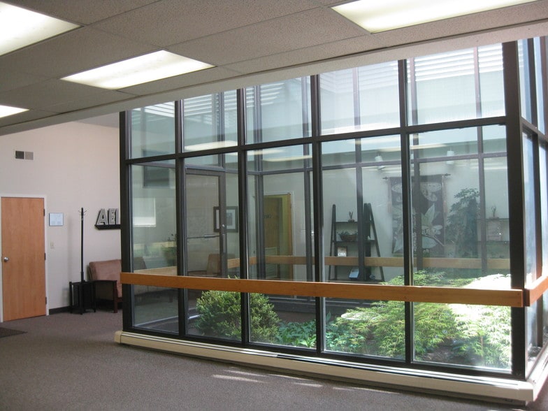 More Photos Of 8 Old Indian Trl, Middlefield Office For Lease