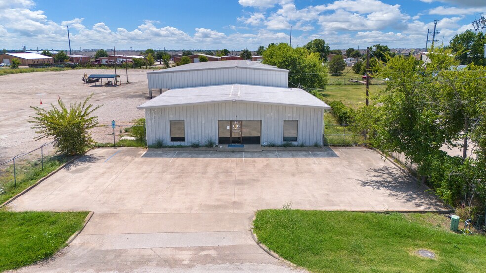 More Photos Of 31 Steel Rd, Wylie Manufacturing For Lease