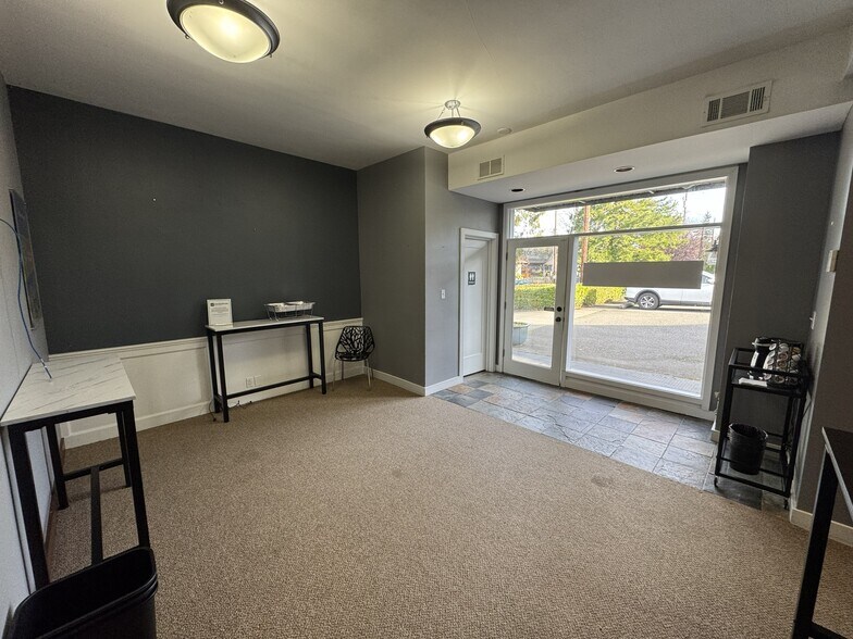 More Photos Of 422 N 4th St, Mount Vernon Office For Lease