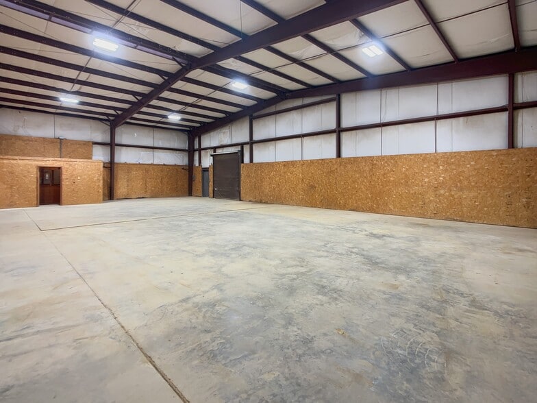 More Photos Of 6115 18th Ave, Tuscaloosa Warehouse For Lease