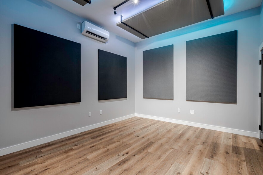 More Photos Of 10440 Burbank Blvd, North Hollywood Office For Sale