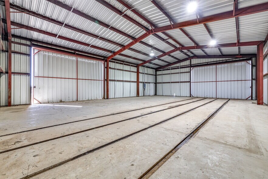 More Photos Of 2684 W US Highway 290, Fredericksburg Warehouse For Sale
