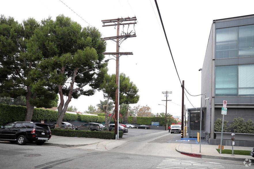 More Photos Of 8150 Beverly Blvd, Los Angeles Office For Lease