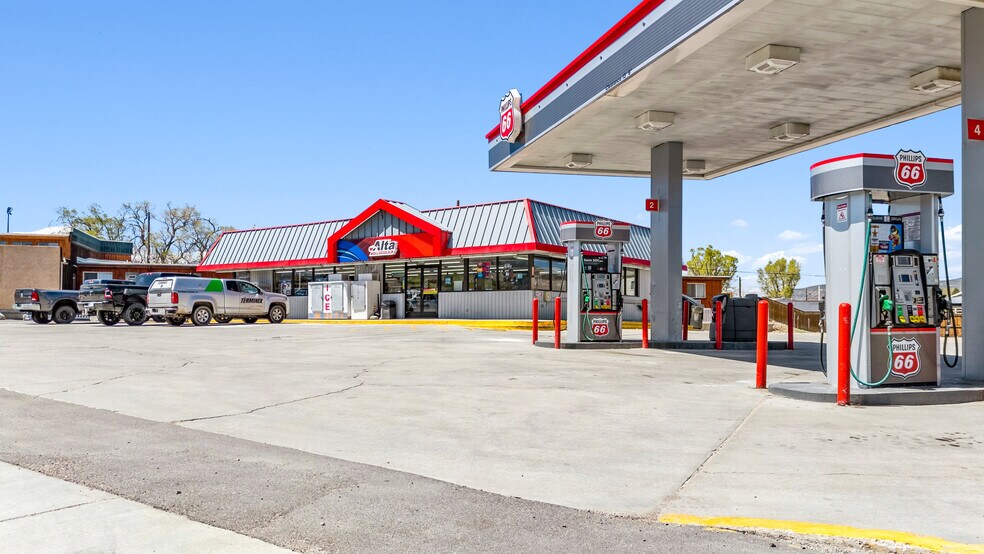 More Photos Of 310 W Rainbow Blvd, Salida Service Station For Sale