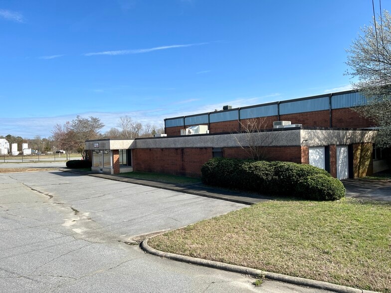 More Photos Of 102 E Holly Hill Rd, Thomasville Manufacturing For Lease