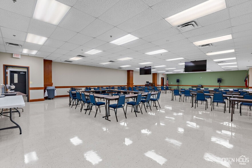 More Photos Of 2813 Central Fwy E, Wichita Falls Industrial For Sale