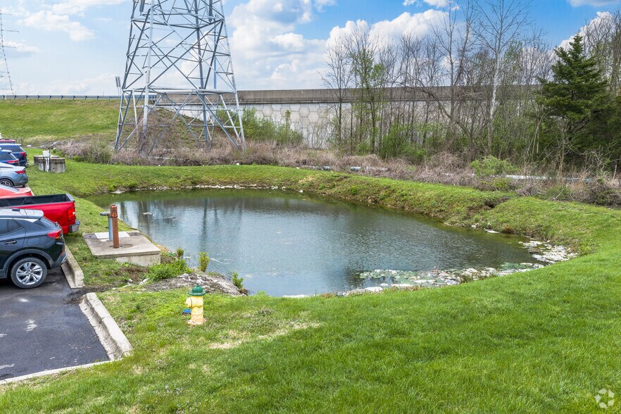 More Photos Of 1370 Veterans Pky, Clarksville Restaurant For Lease