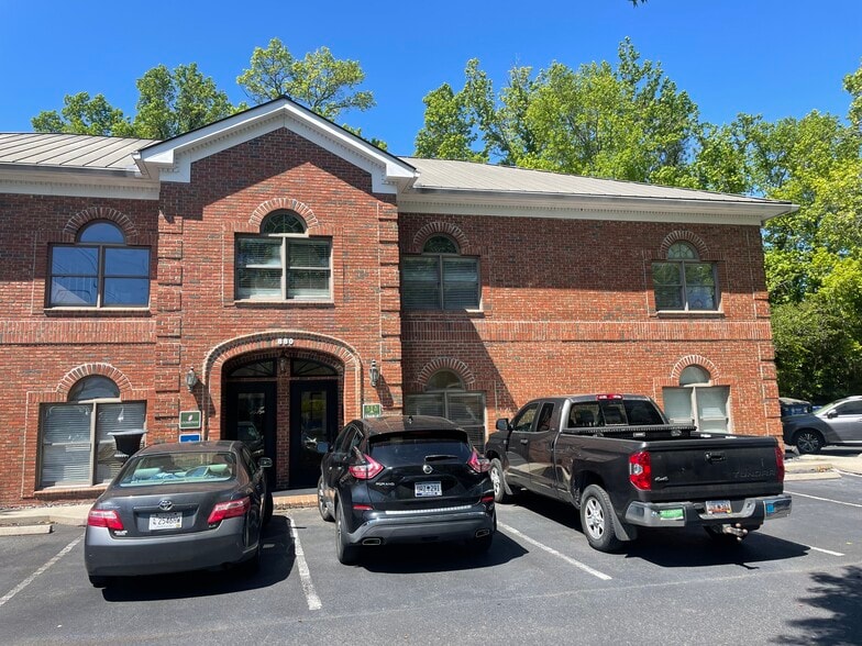 More Photos Of 880 Johnnie Dodds Blvd, Mount Pleasant Office Residential For Lease
