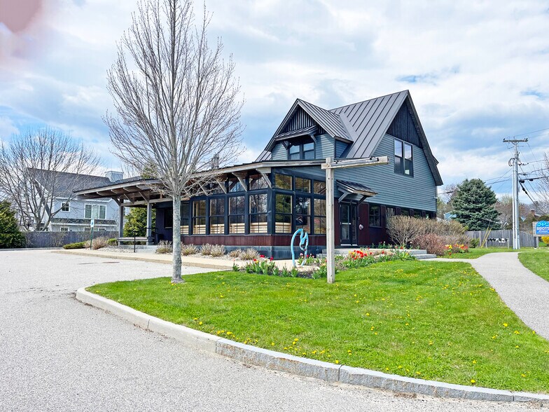 Primary Photo Of 517 Ocean House Rd, Cape Elizabeth Restaurant For Sale