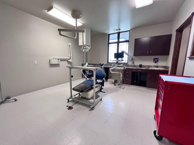 More Photos Of 202 Diamond Springs Trl, Ogallala Medical For Sale