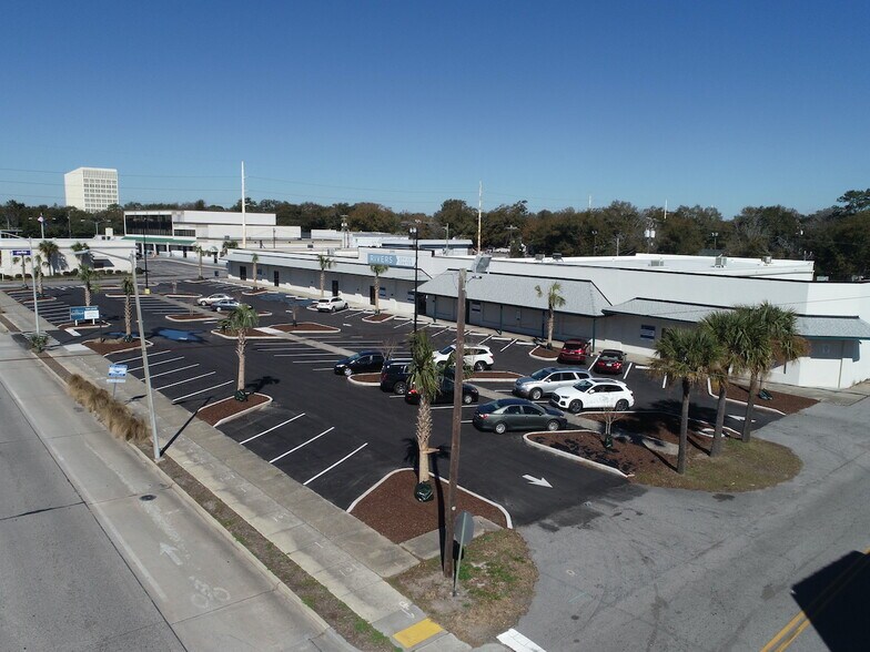 More Photos Of 3346 Rivers Ave, North Charleston Showroom For Lease