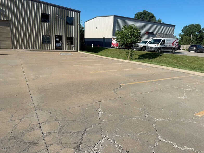 More Photos Of 1221 E 25th St, Lawrence Warehouse For Lease