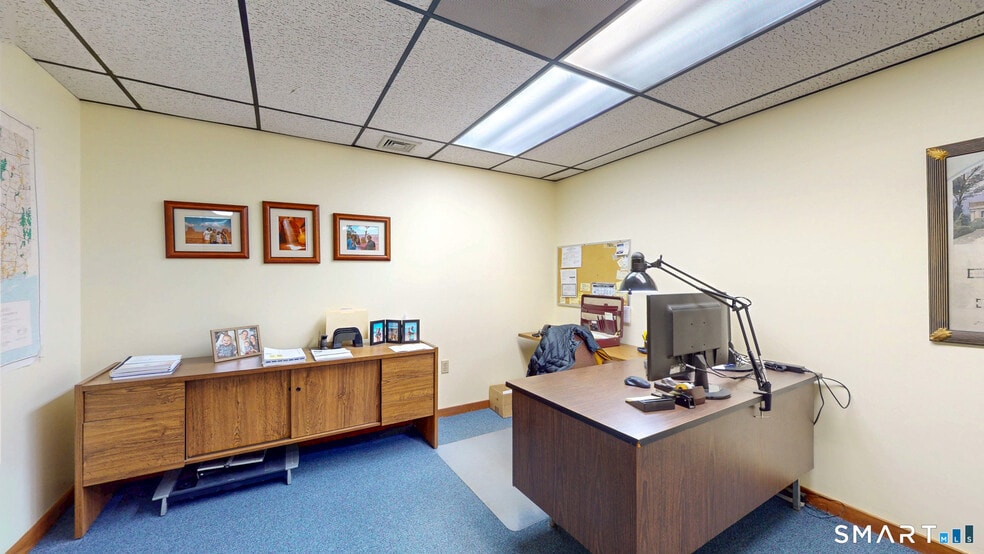 More Photos Of 160 Oak St, Glastonbury Office For Sale