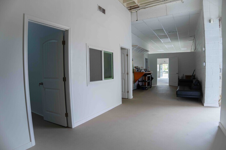 More Photos Of 410 Vista Village Dr, Vista Freestanding For Lease