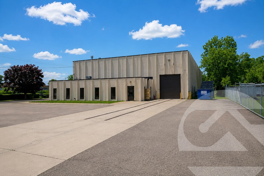 Primary Photo Of 23510 Groesbeck Hwy, Warren Manufacturing For Sale