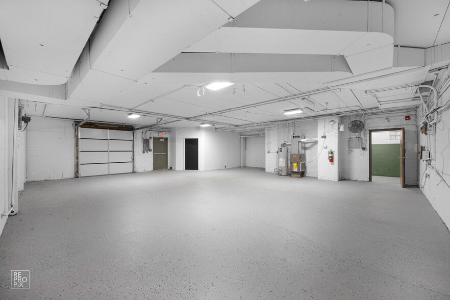 More Photos Of 223 Interstate Rd, Addison Light Manufacturing For Sale