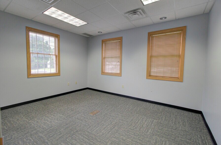 More Photos Of 366 N Portland Way, Galion Medical For Lease
