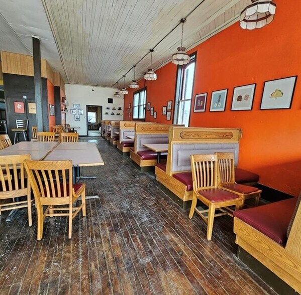 More Photos Of 12 Main St, Middleport Freestanding For Lease