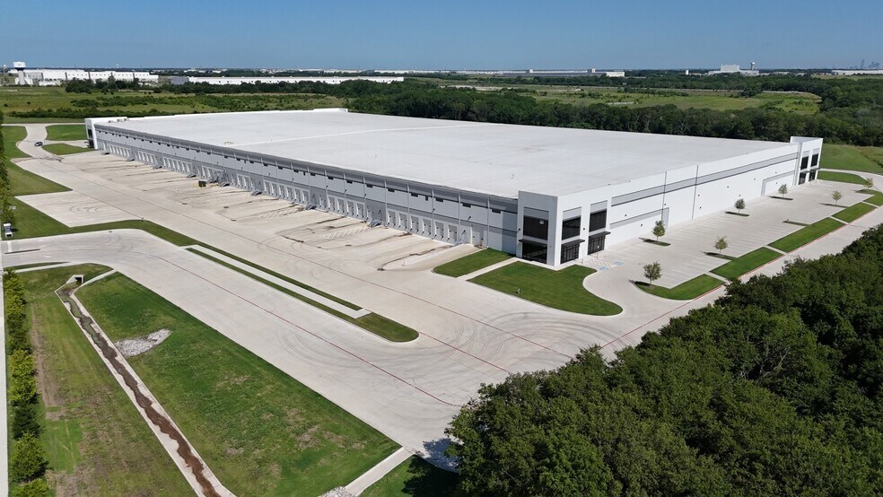 More Photos Of 601 W Pleasant Run Rd, Wilmer Distribution For Lease