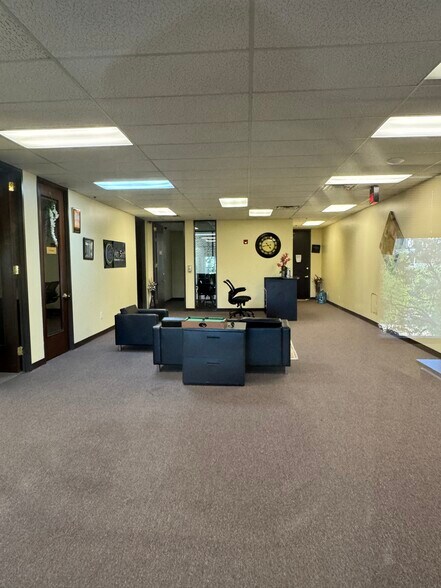 More Photos Of 1303 W Walnut Hill Ln, Irving Office For Lease