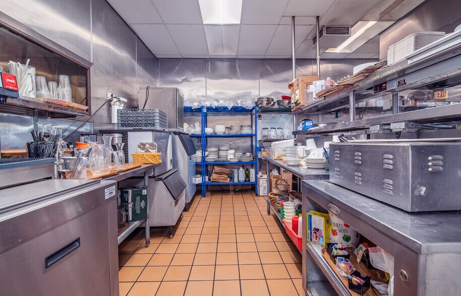 More Photos Of 825 N H St, Lompoc General Retail For Sale