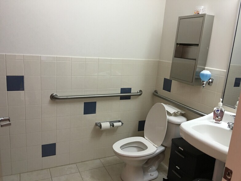 More Photos Of 1307 S International Pky, Lake Mary Office For Lease