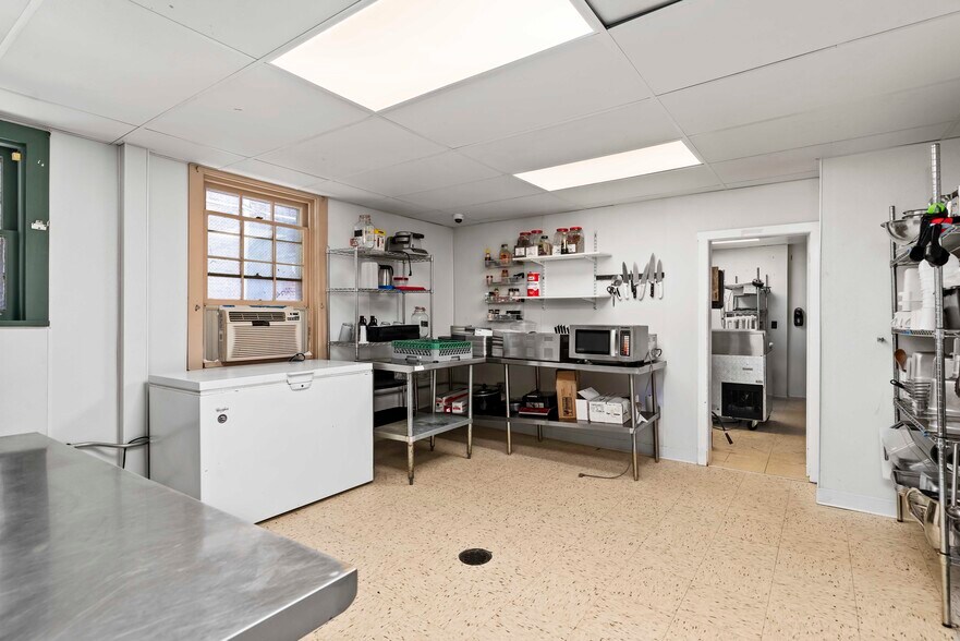More Photos Of 26 W High St, Carlisle Office For Sale
