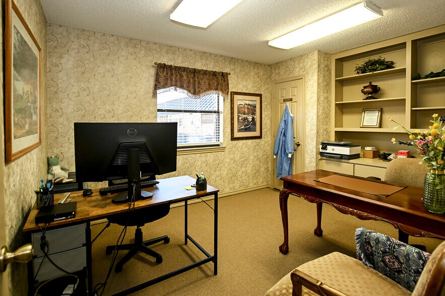 More Photos Of 2700 Brown Trl, Bedford Office For Sale