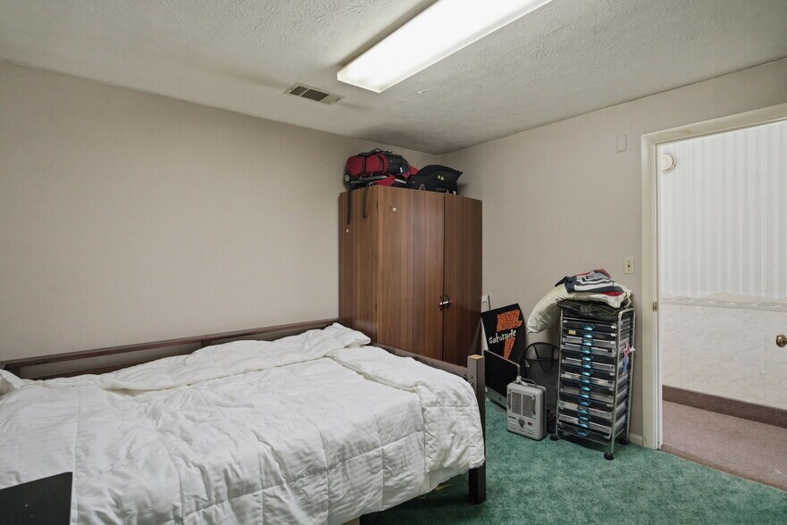 More Photos Of 501 S Breezewood Rd, Breezewood Specialty For Sale