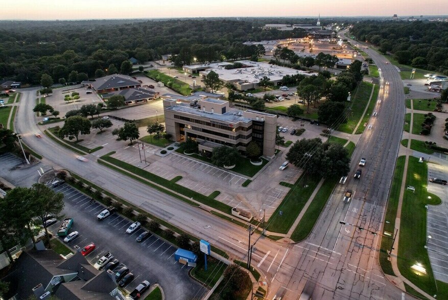 More Photos Of 3301 Golden Rd, Tyler Office For Lease