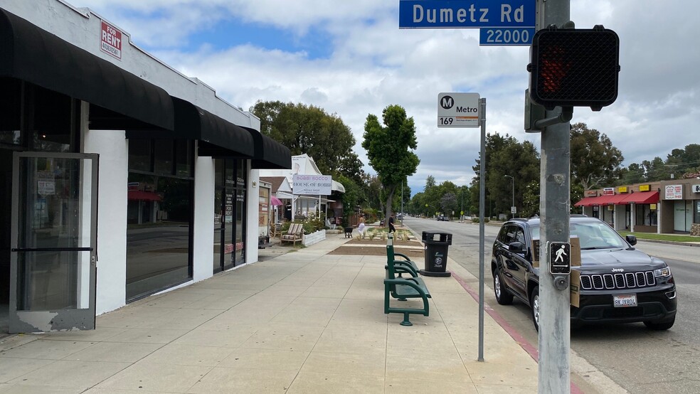 More Photos Of 4901 Dumetz Rd, Woodland Hills Storefront For Lease