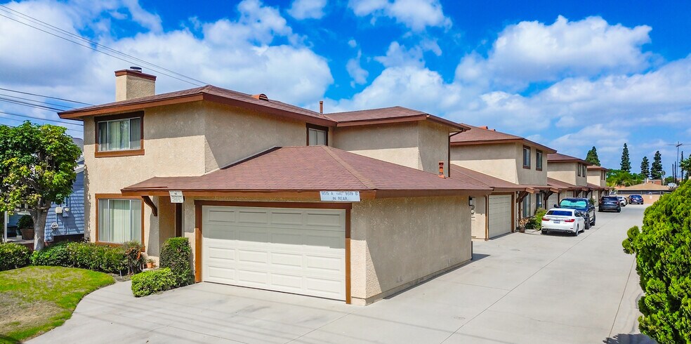 Primary Photo Of 9513 Cedar St, Bellflower Apartments For Sale