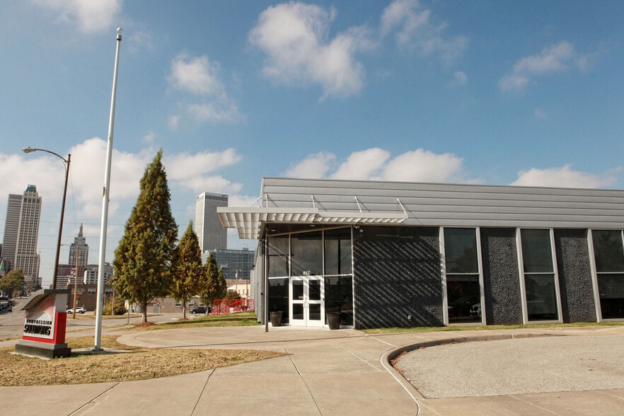 More Photos Of 817 E 4th St, Tulsa Showroom For Sale