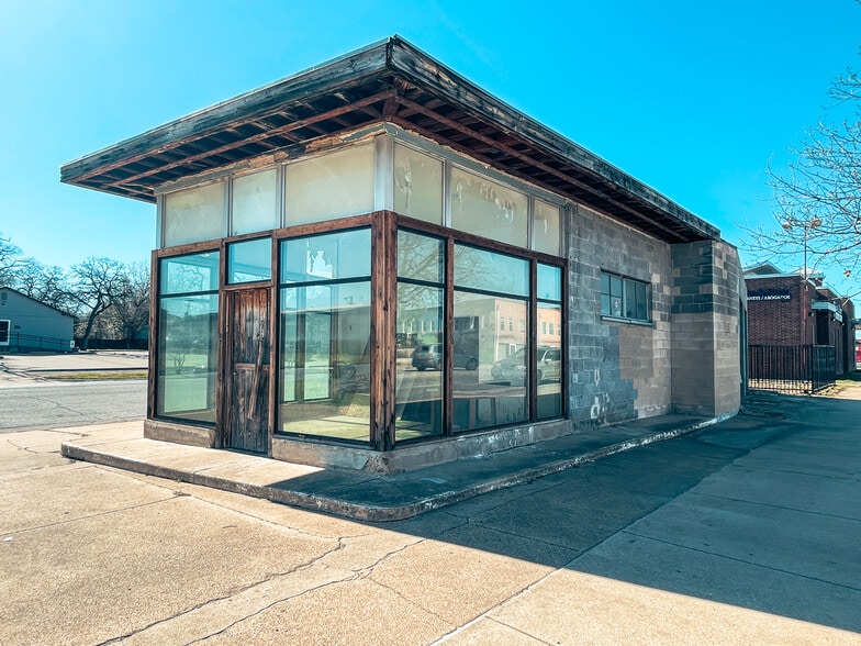 Primary Photo Of 1421 N Main St, Fort Worth Auto Repair For Sale