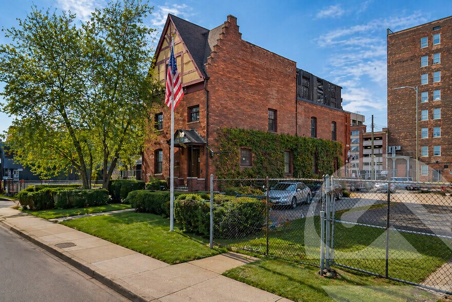 More Photos Of 49 W Willis St, Detroit Office For Sale