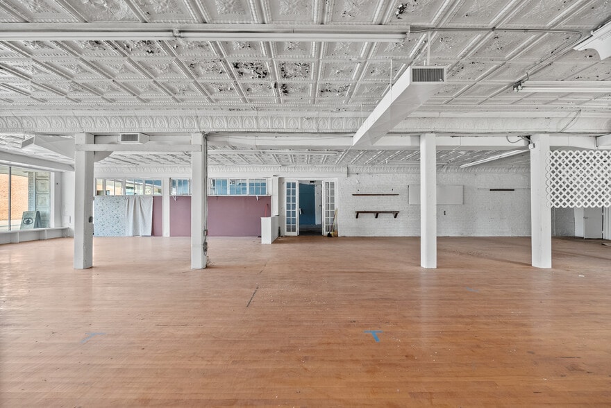 More Photos Of 1850 Church St, Appomattox Bar For Sale