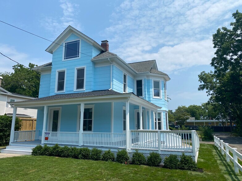 More Photos Of 434 Griffing Ave, Riverhead Medical For Sale