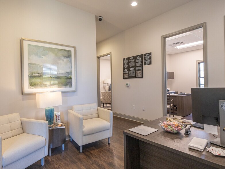 More Photos Of 404 Enterprise Dr, Oxford Medical For Sale