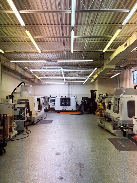 More Photos Of 620-630 Estes Ave, Schaumburg Warehouse For Sale