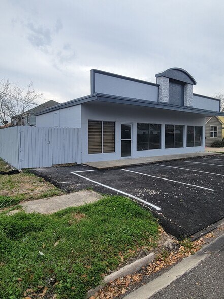 More Photos Of 401 James Ave. Ave, Baytown Storefront For Sale