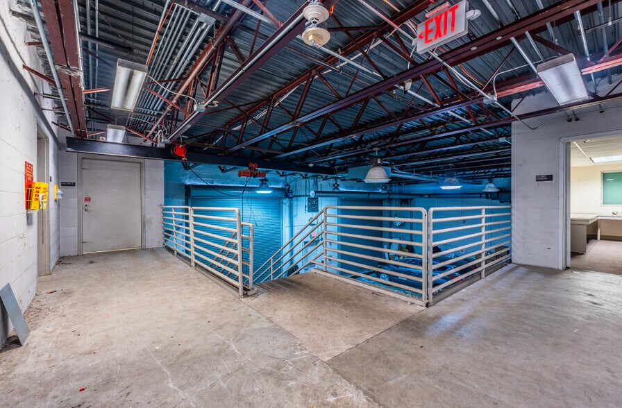 More Photos Of 2110 E Governors Cir, Houston Light Manufacturing For Sale