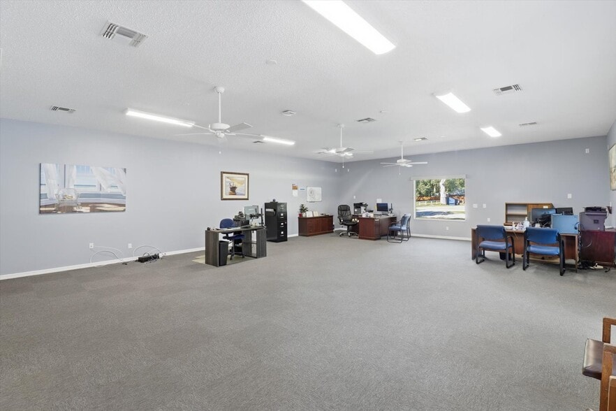More Photos Of 2339 N Country Road 470, Lake Panasoffkee Office For Sale