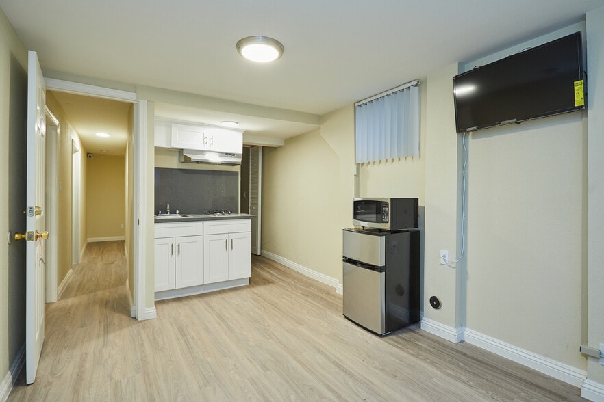 More Photos Of 1840 W 11th Pl, Los Angeles Apartments For Sale