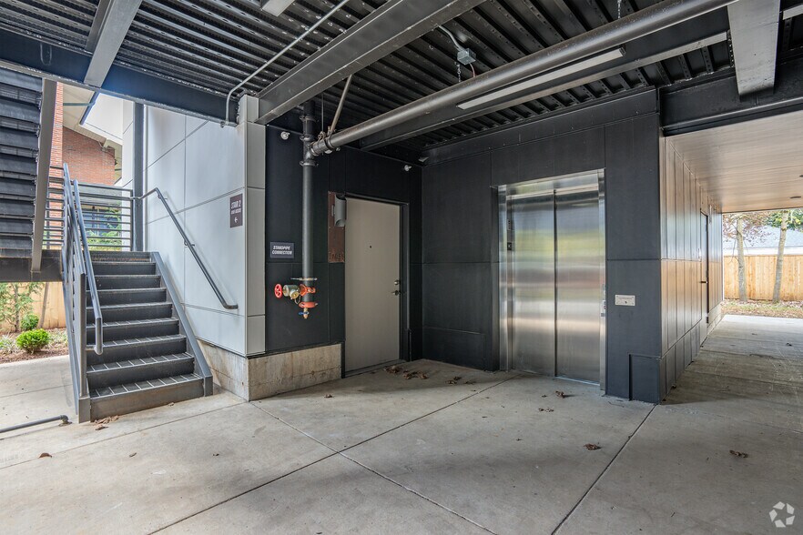 More Photos Of 2171 N Rosa Parks Way, Portland Apartments For Sale