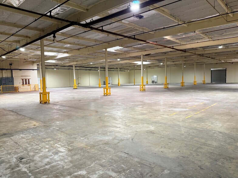 More Photos Of 3111 N Alameda St, Compton Warehouse For Sale