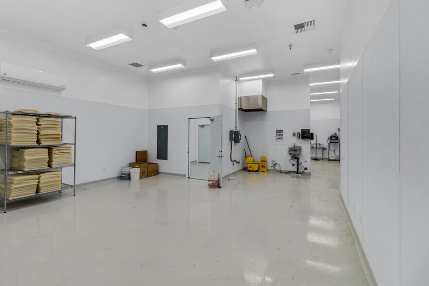 More Photos Of 991 Industrial Way, King City Warehouse For Sale