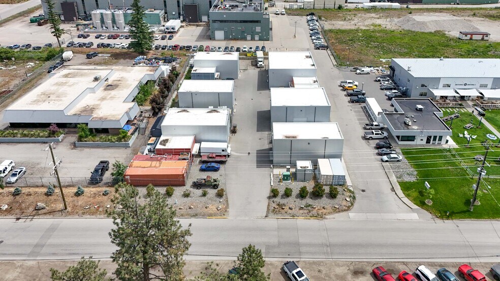 More Photos Of 9013-9021 Jim Bailey Rd, Kelowna Manufacturing For Sale