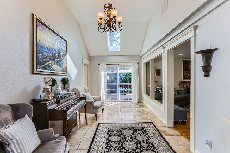 More Photos Of 5350 Lakeview Blvd, Lake Oswego Assisted Living For Sale